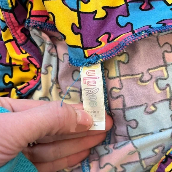 LulaRoe🧩 Puzzle Piece Autism Pink Blue Yellow Leggings TC Tall & Curvy (10-20) - Picture 4 of 4